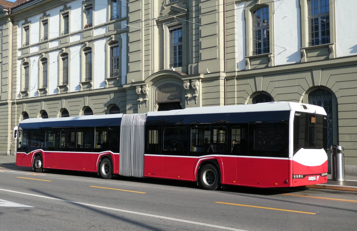 (278'676) - Intertours, Domdidier - Nr. 655/FR 300'655 - Solaris (ex PostBus/A BD 15'720) am 9. August 2025 beim Bahnhof Bern
