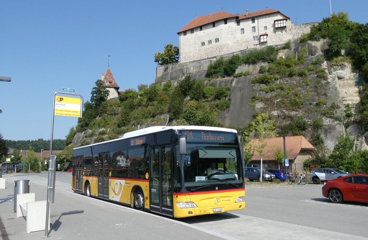 (278'853) - H�fliger, Sursee - Nr. 3/OW 11'868/PID 5557 - Mercedes am 15. August 2025 beim Bahnhof Laupen (Einsatz PostAuto)