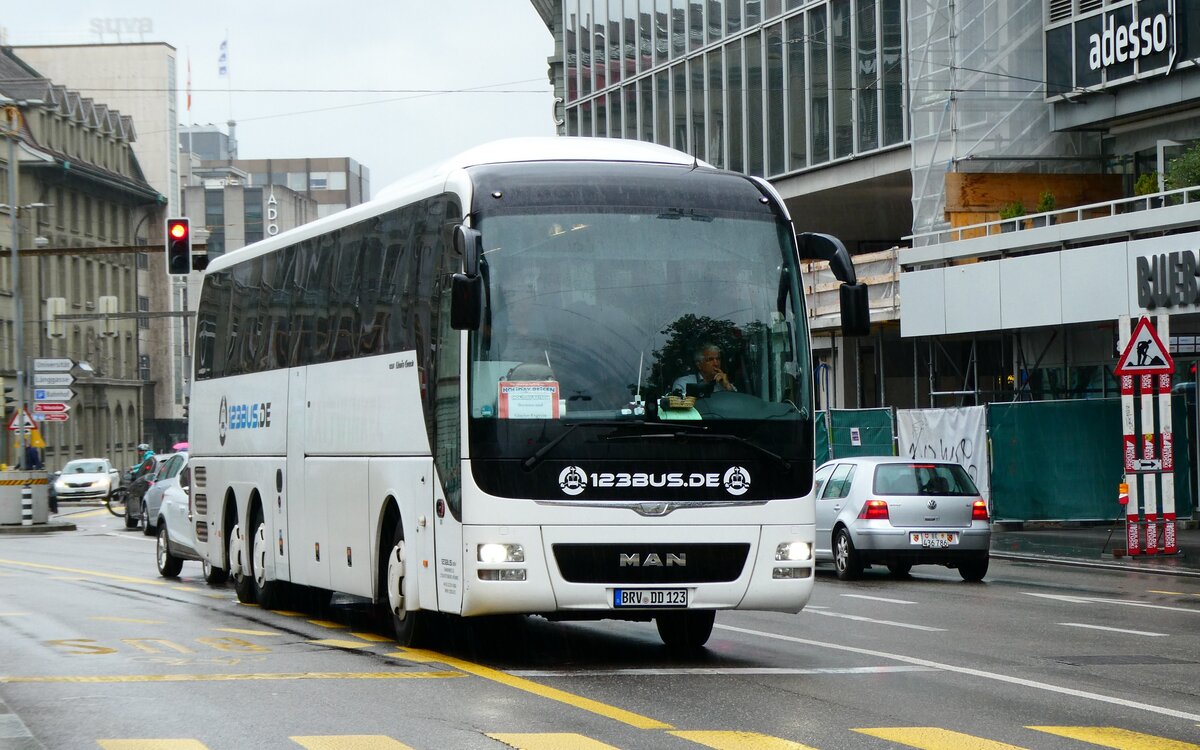 (279'256) - Aus Deutschland: 123BUS, Rotenburg - BRV-DD 123 - MAN am 21. August 2025 beim Bahnhof Bern