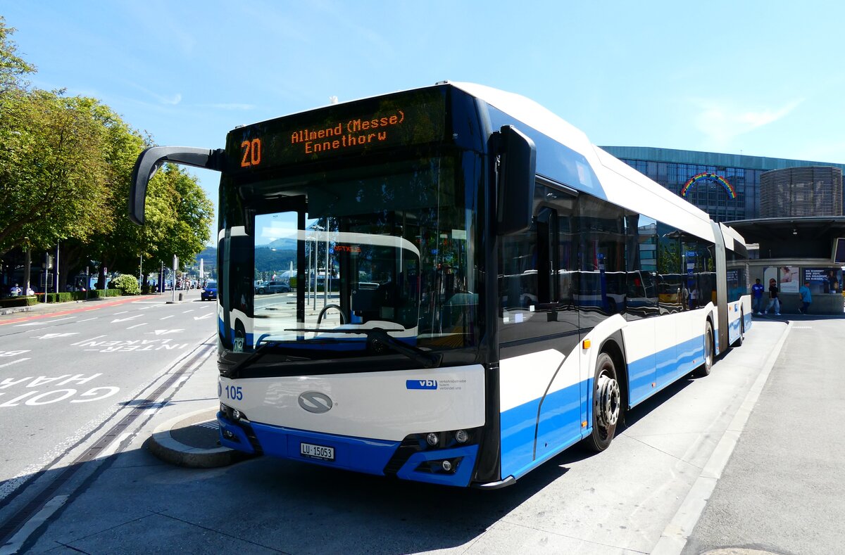 (279'449) - VBL Luzern - Nr. 105/LU 15'053 - Solaris am 26. August 2025 beim Bahnhof Luzern
