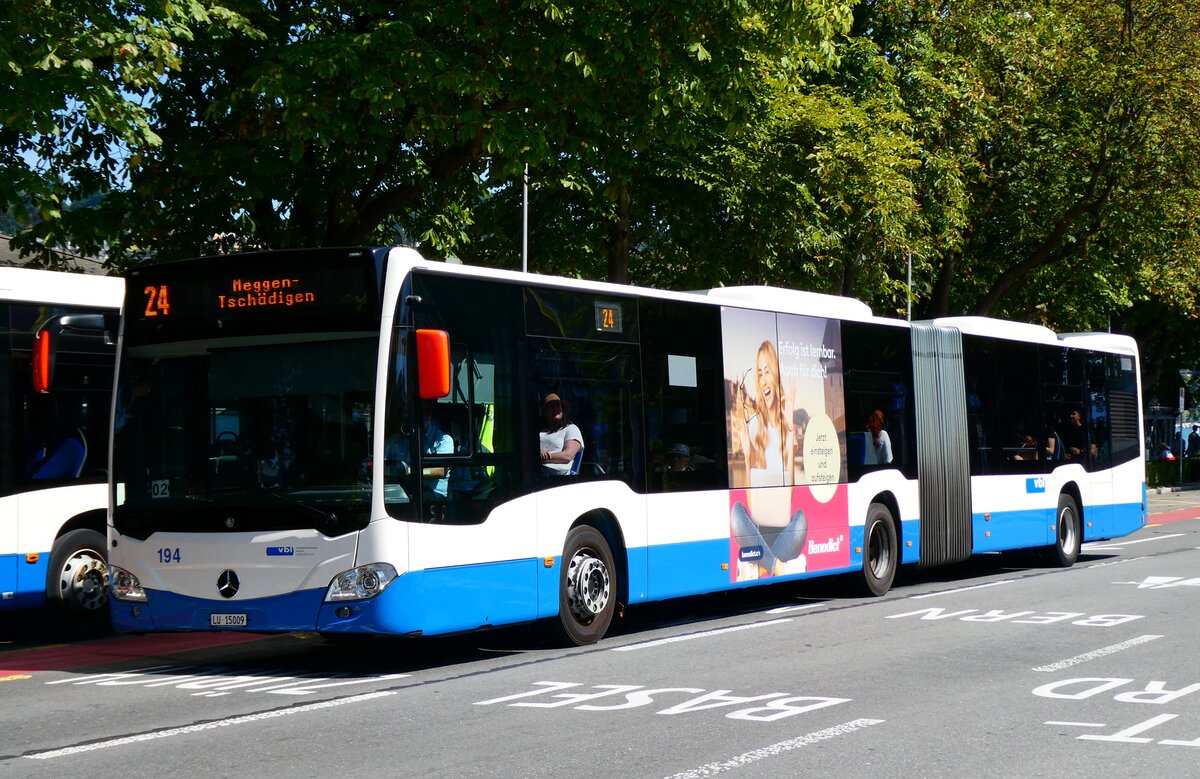 (279'450) - VBL Luzern - Nr. 194/LU 15'009 - Mercedes am 26. August 2025 beim Bahnhof Luzern