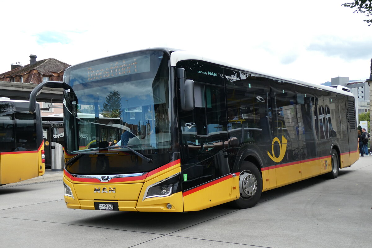 (279'524) - PostAuto Ostschweiz - SG 328'268/PID 11'891 - MAN am 29. August 2025 beim Bahnhof Uznach