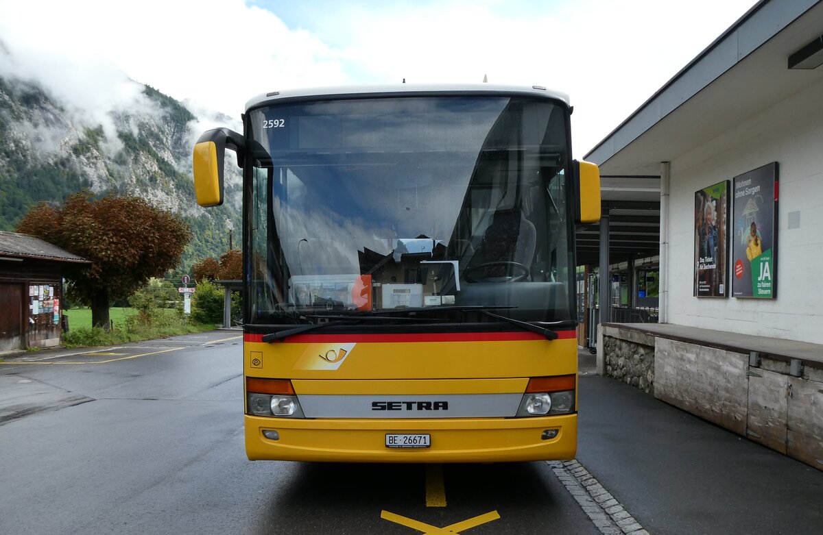(279'892) - Spring, Schwenden - BE 26'671/PID 2592 - Setra am 5. September 2025 beim Bahnhof Oey-Diemtigen