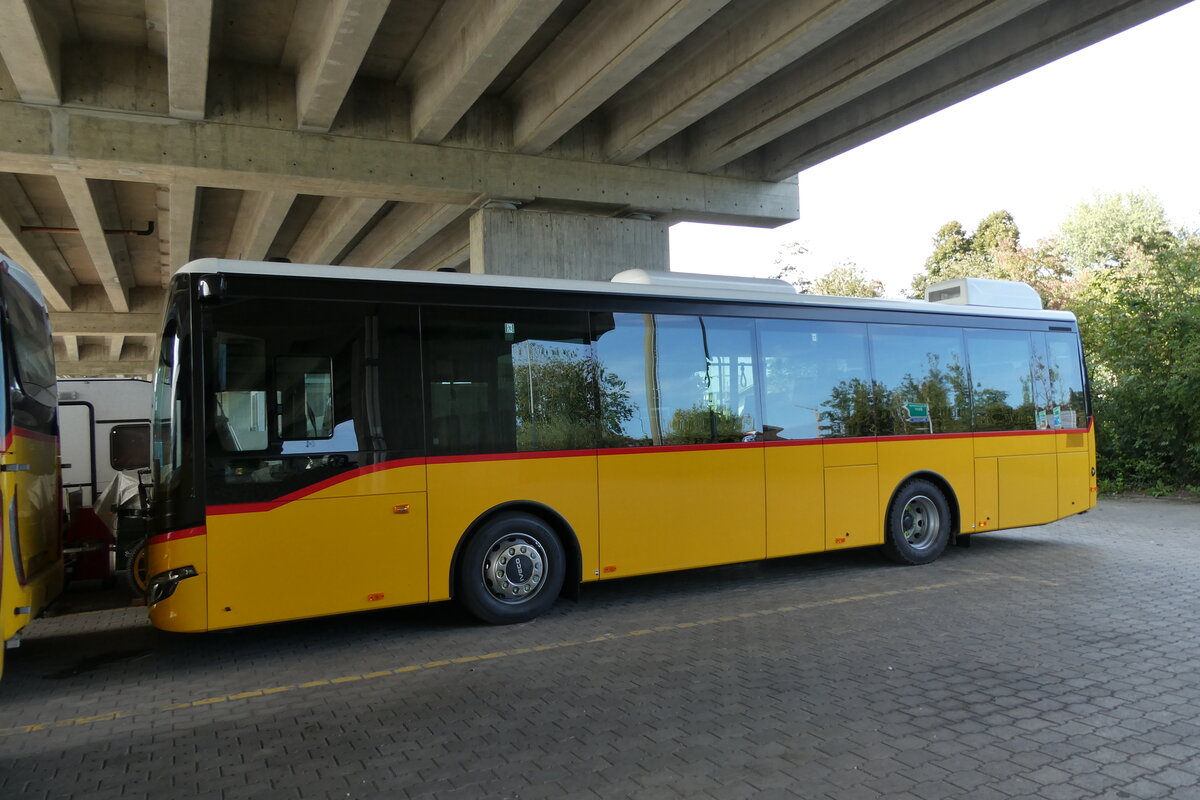 (280'004) - PostAuto Graub�nden - PID 12'378 - Iveco am 6. September 2025 in Kerzers, Murtenstrasse