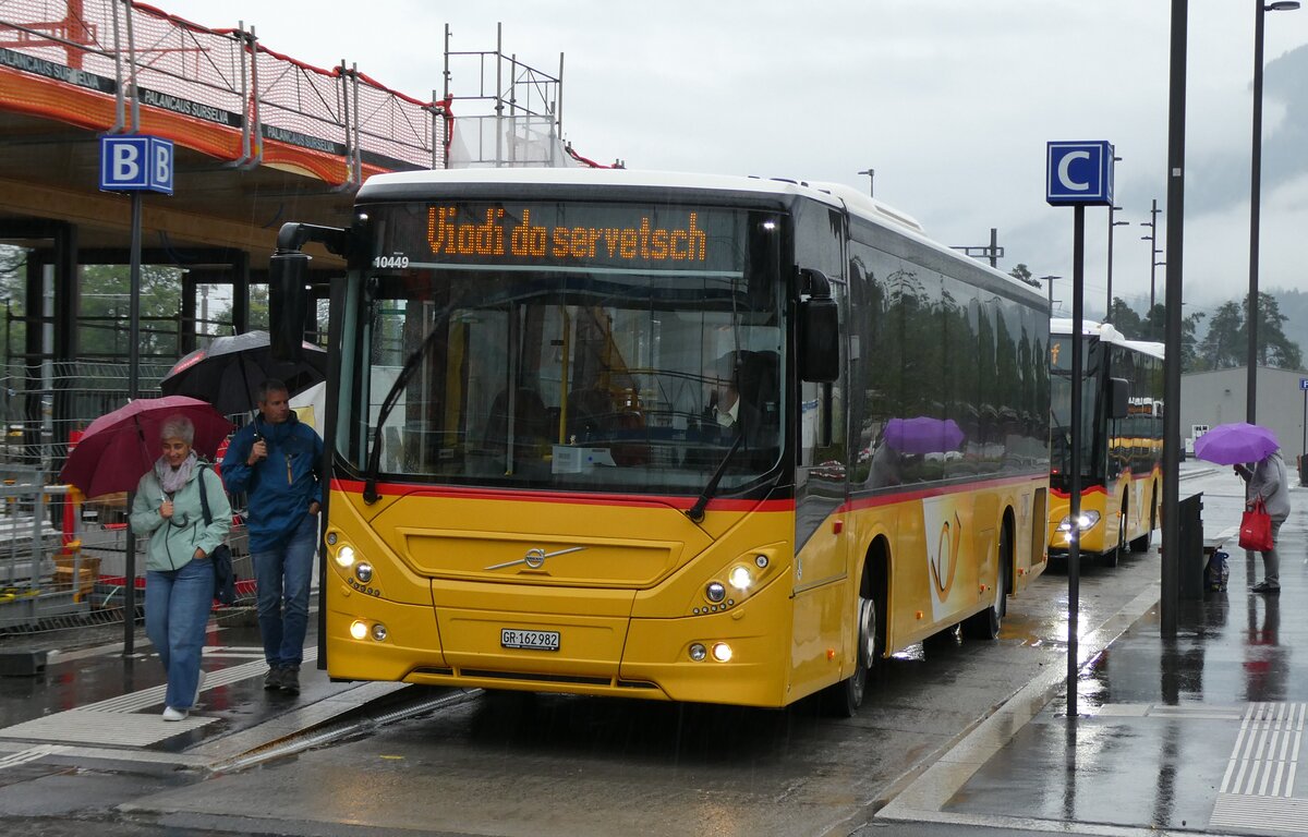 (280'103) - PostAuto Graub�nden - GR 162'982/PID 10'449 - Volvo (ex Nr. 4; ex Fontana, Ilanz Nr. 4) am 9. September 2025 beim Bahnhof Ilanz