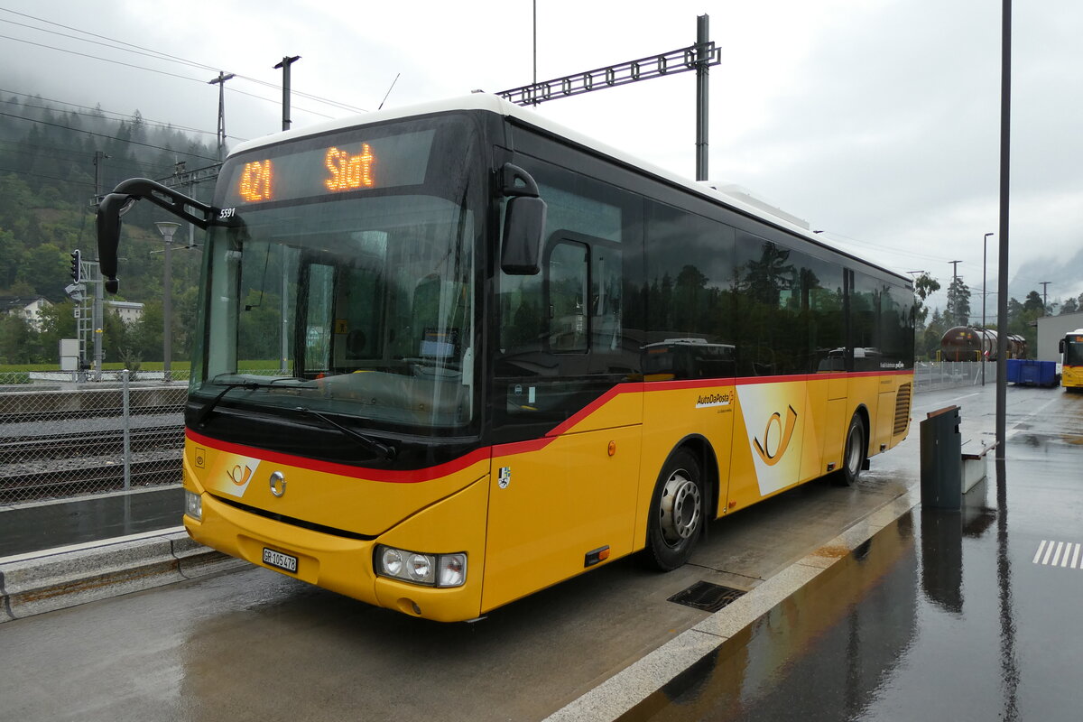 (280'109) - PostAuto Graub�nden - GR 105'478/PID 5591 - Irisbus (ex Nr. 28; ex Nr. 22; ex Fontana, Ilanz Nr. 22) am 9. September 2025 beim Bahnhof Ilanz