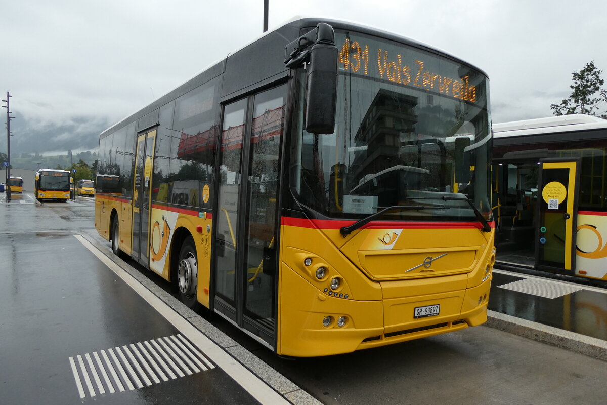 (280'120) - PostAuto Graub�nden - GR 93'897/PID 11'240 - Volvo (ex Nr. 13; ex Fontana, Ilanz Nr. 13; ex Bundi, Disentis) am 9. September 2025 beim Bahnhof Ilanz
