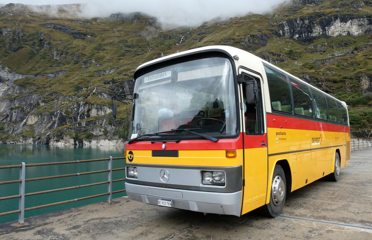 (280'148) - Buzzi, Bern - BE 910'789 - Mercedes (ex Mattli, Wassen/PID 2295) am 9. September 2025 in Zervreila, Staumauer