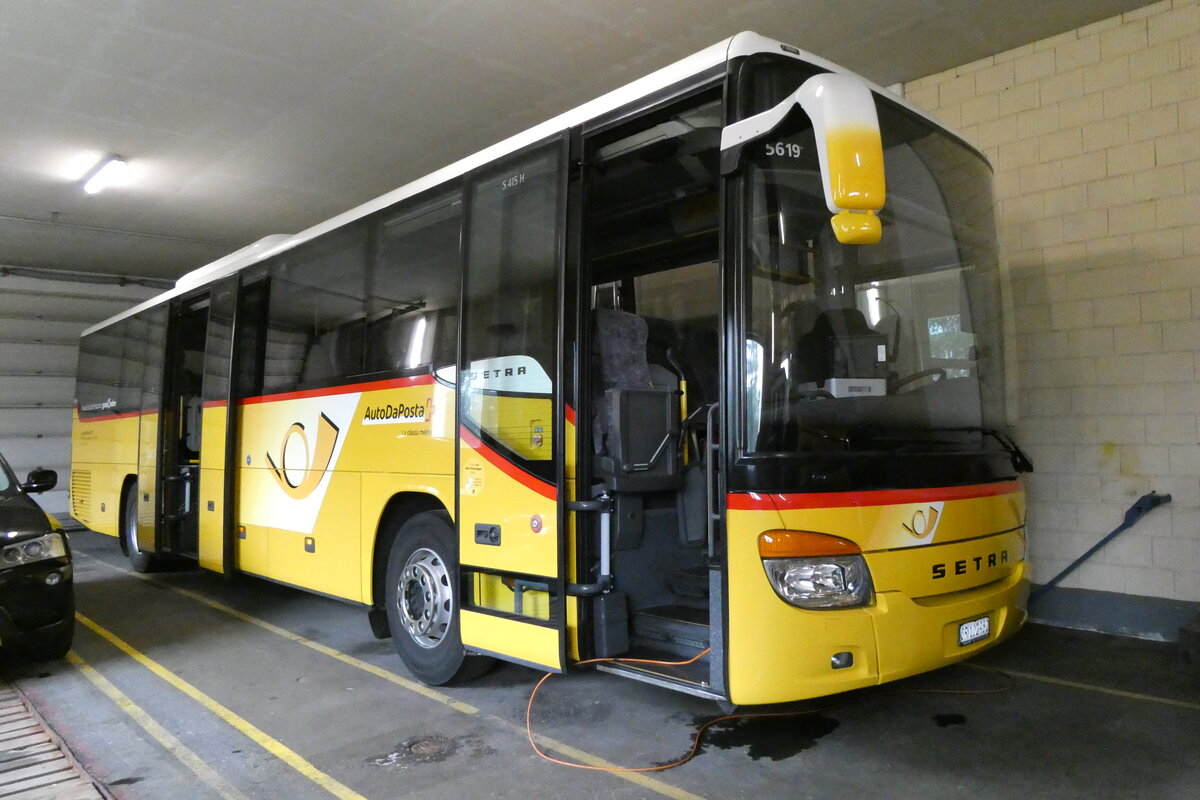 (280'232) - Bundi, Disentis - GR 102'982/PID 5619 - Setra am 10. September 2025 in Disentis, Garage