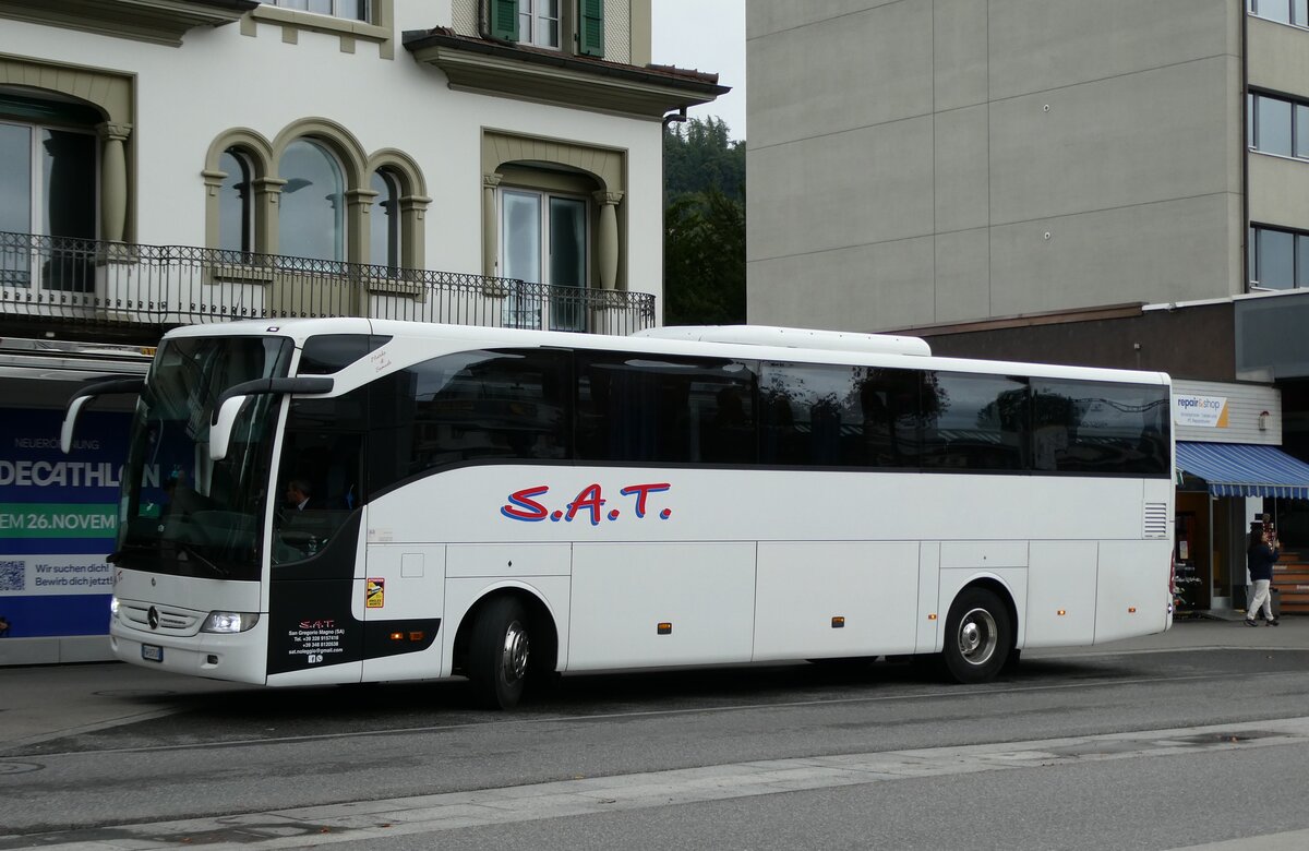 (280'654) - Aus Italien: S.A.T., San Gregorio Magno - FW-057 LK - Mercedes am 23. September 2025 beim Bahnhof Interlaken West