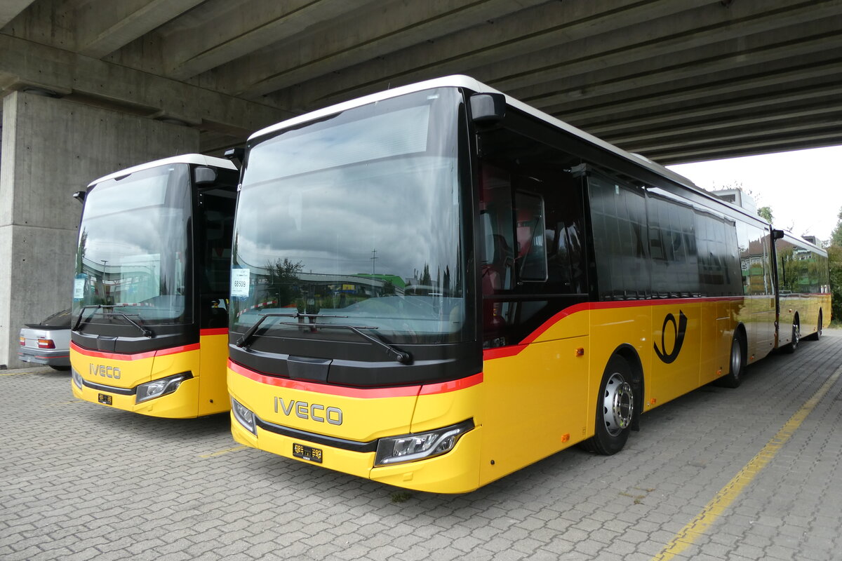(280'835) - PostAuto Graub�nden - PID 12'382 - Iveco am 28. September 2025 in Kerzers, Murtenstrasse