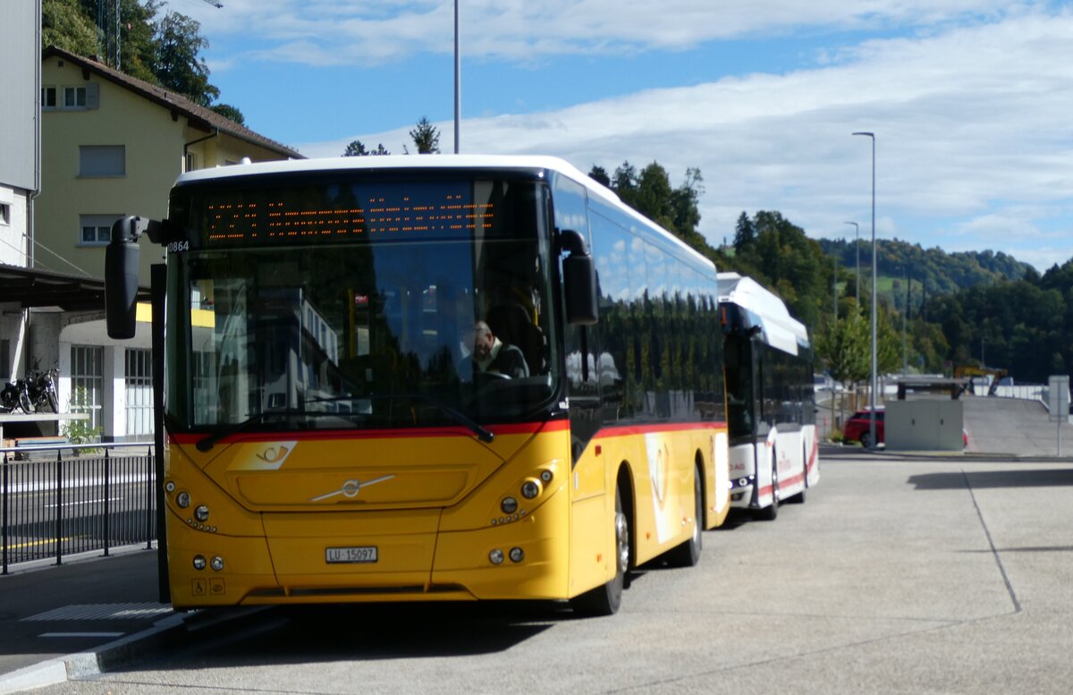 (280'969) - Amstein, Willisau - Nr. VOL 2/LU 15'097/PID 10'864 - Volvo am 4. Oktober 2025 beim Bahnhof Wolhusen