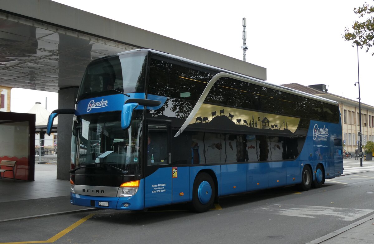 (281'257) - Gander, Ch�teau-d'Oex - VD 183'523 - Setra am 11. Oktober 2025 beim Bahnhof Yverdon