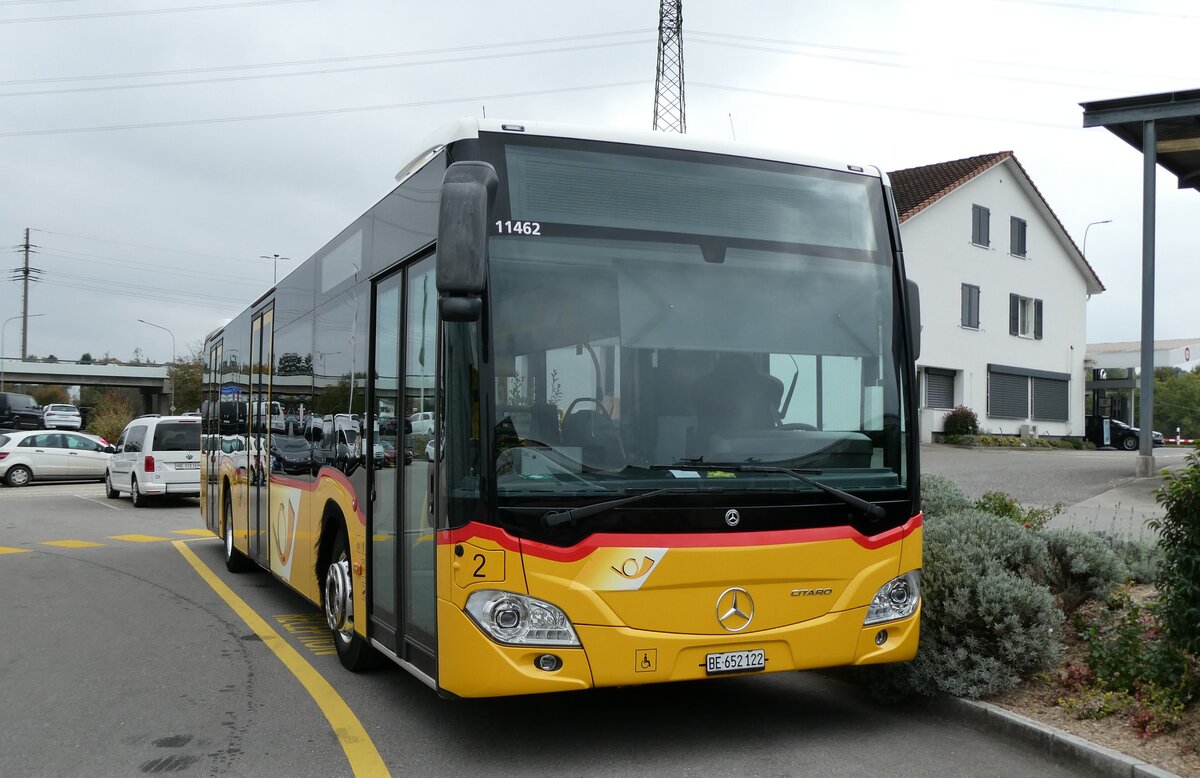 (281'300) - PostAuto Bern - Nr. 2/BE 652'122/PID 11'462 - Mercedes am 11. Oktober 2025 in Kerzers, Interbus