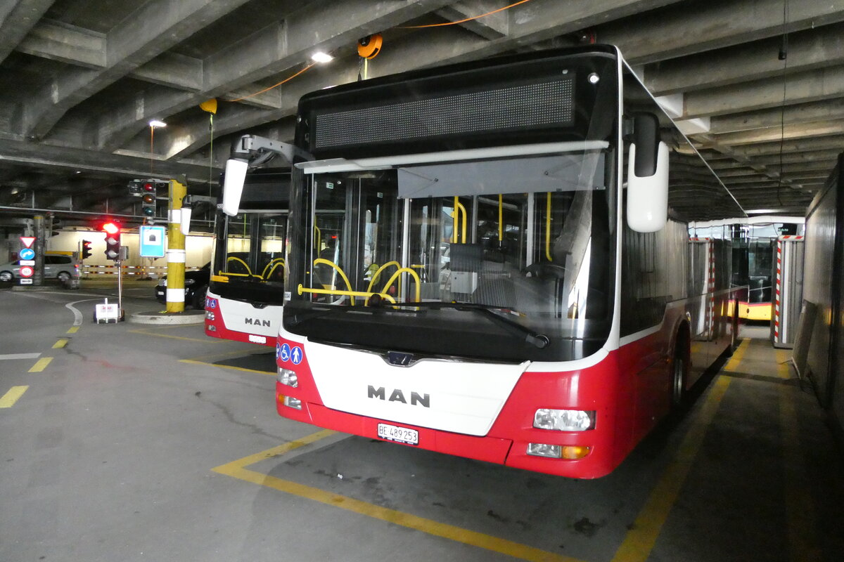 (281'304) - PostAuto Bern - BE 489'253/PID 12'334 - MAN (ex BE 535'079; ex Dr. Richard, A-Wien Nr. 1420) am 11. Oktober 2025 in Bern, Postautostation