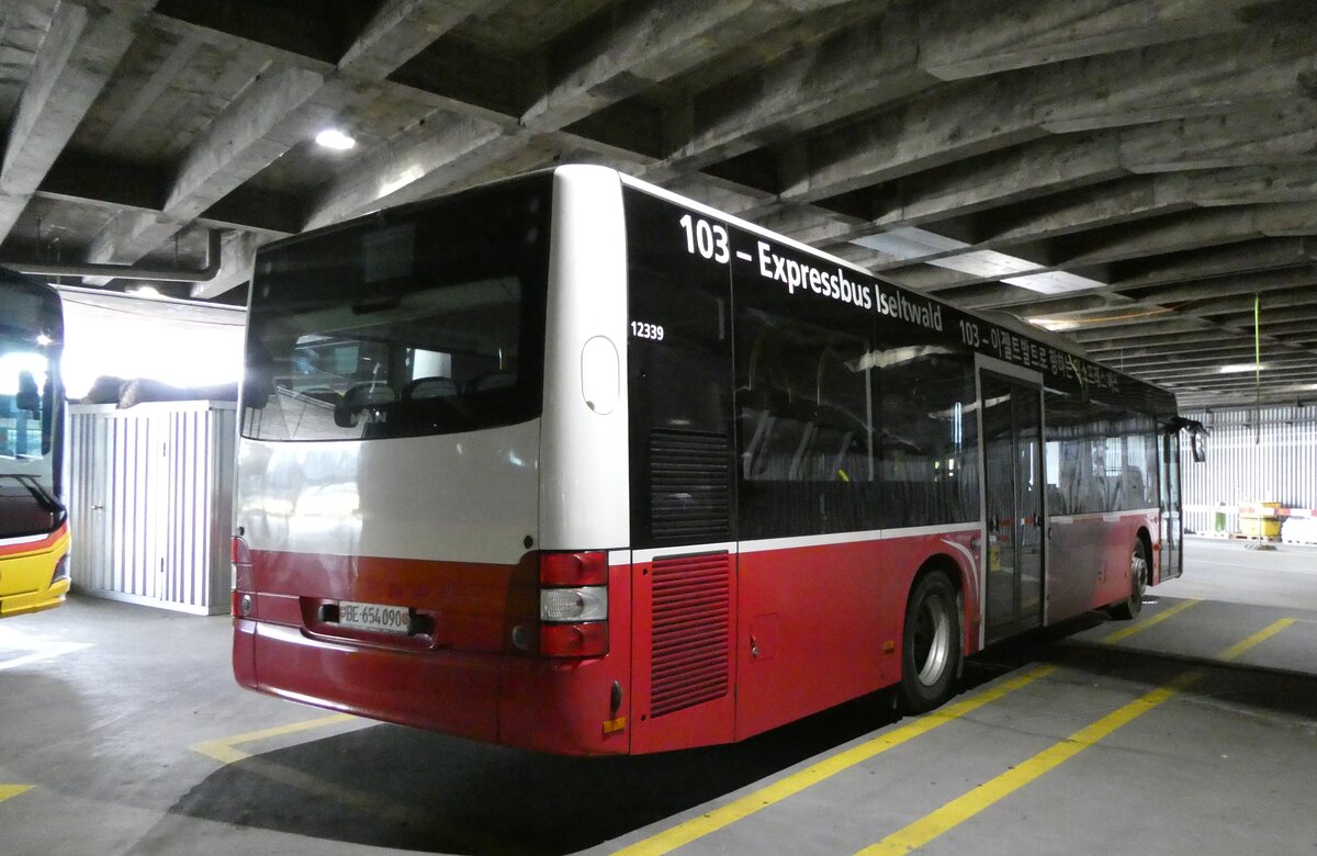 (281'306) - PostAuto Bern - BE 654'090/PID 12'339 - MAN (ex Dr. Richard, A-Wien Nr. 1419) am 11. Oktober 2025 in Bern, Postautostation