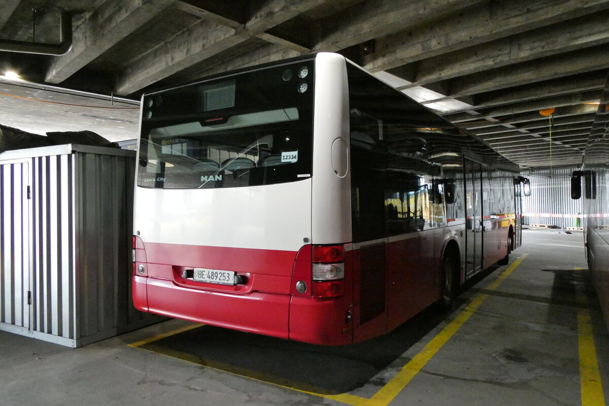 (281'307) - PostAuto Bern - BE 489'253/PID 12'334 - MAN (ex BE 535'079; ex Dr. Richard, A-Wien Nr. 1420) am 11. Oktober 2025 in Bern, Postautostation