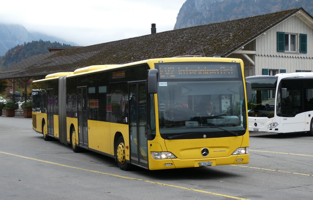 (281'544) - PostAuto Nordschweiz - BL 154'283/PID 12'419 - Mercedes (ex AAGL Liestal Nr. 98) am 16. Oktober 2025 beim Bahnhof Meiringen