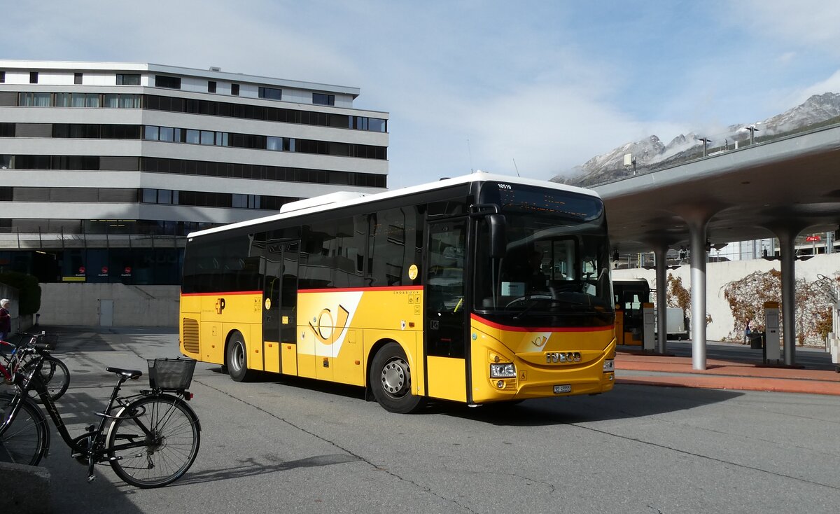(281'718) - BUS-trans, Visp - VS 45'555/PID 10'519 - Iveco am 21. Oktober 2025 beim Bahnhof Visp