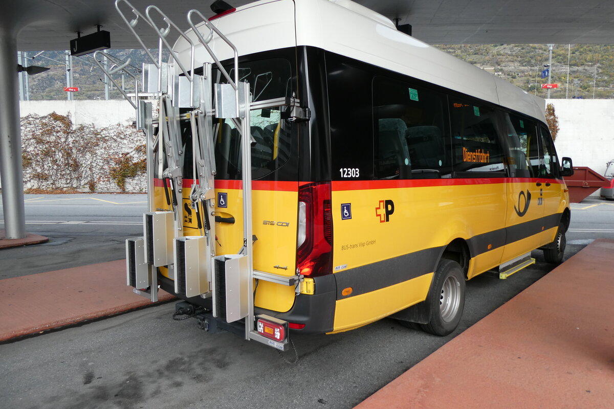 (281'735) - BUS-trans, Visp - VS 6520/PID 12'303 - Mercedes am 21. Oktober 2025 beim Bahnhof Visp