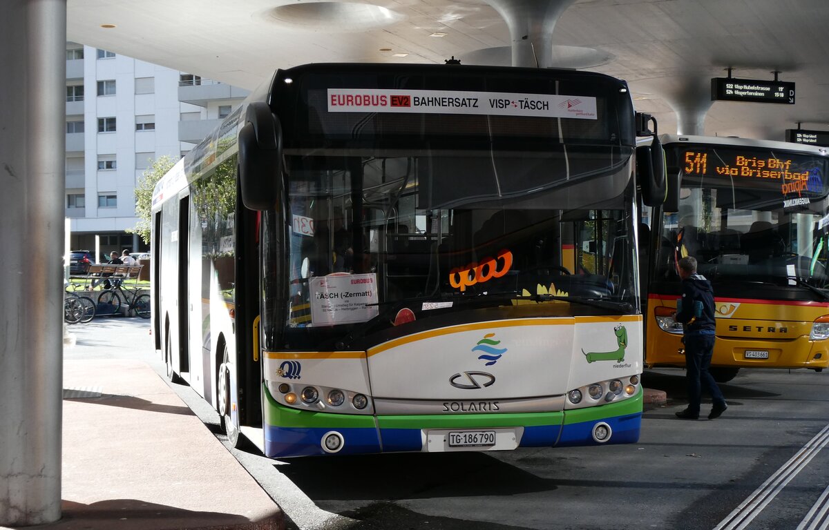 (281'769) - SBK Kreuzlingen - Nr. 90/TG 186'790 - Solaris am 24. Oktober 2025 beim Bahnhof Visp