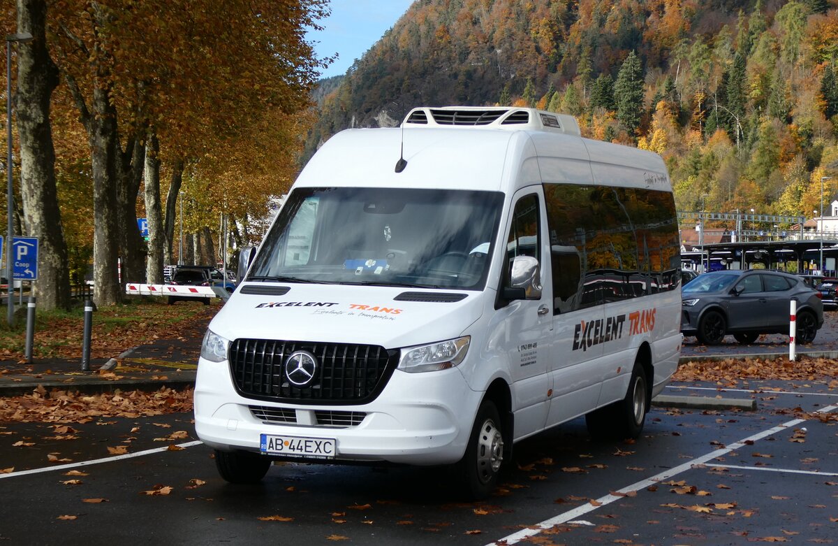 (281'848) - Aus Rum�nien: Excelent Trans, Aiud - AB 44 EXC - Mercedes am 28. Oktober 2025 beim Bahnhof Interlaken Ost