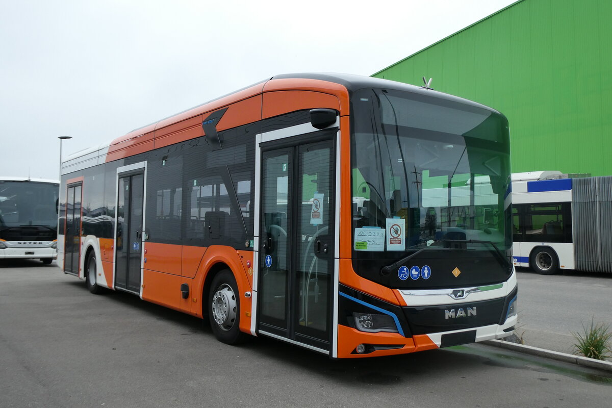 (281'987) - Gen�ve-Tours, Gen�ve - (3Z03) - eMAN am 1. November 2025 in Kerzers, Interbus
