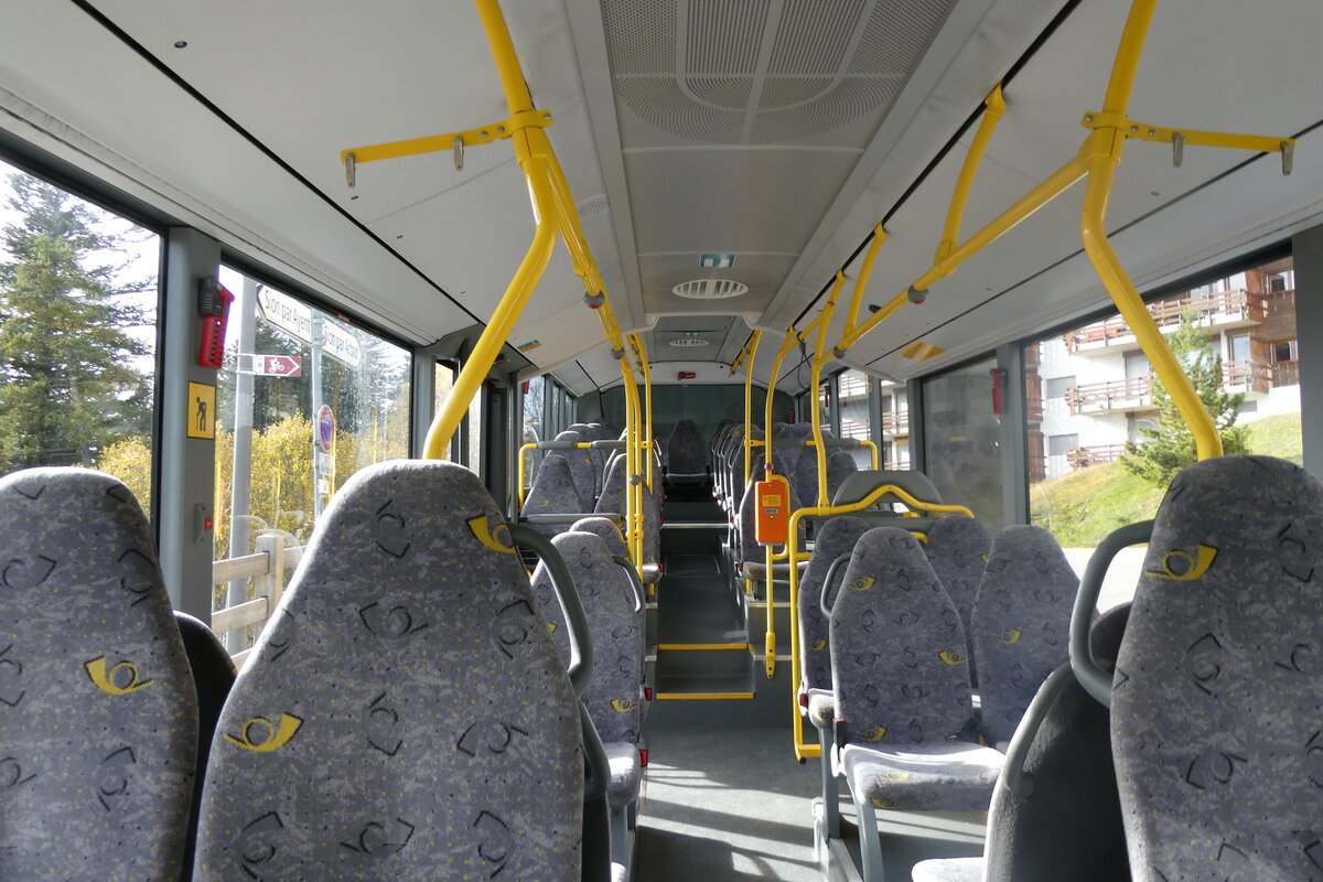 (282'076) - PostAuto Bern - BE 401'263/PID 5417 - Mercedes (ex BE 610'544; ex BE 538'988; ex BE 637'781) am 6. November 2025 in Anz�re, T�l�cabine (Innenaufnahme)