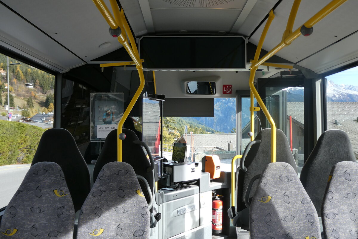 (282'077) - PostAuto Bern - BE 401'263/PID 5417 - Mercedes (ex BE 610'544; ex BE 538'988; ex BE 637'781) am 6. November 2025 in Anz�re, T�l�cabine (Innenaufnahme)