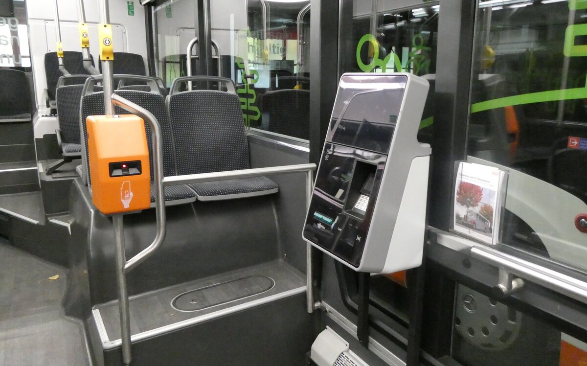 (282'197) - BSU Solothurn - Nr. 1201/SO 195'101 - eScania (ex Nr. 101) am 8. November 2025 in Zuchwil, Garage (mit Billetentwerter + neuester Generation Billetautomat)
