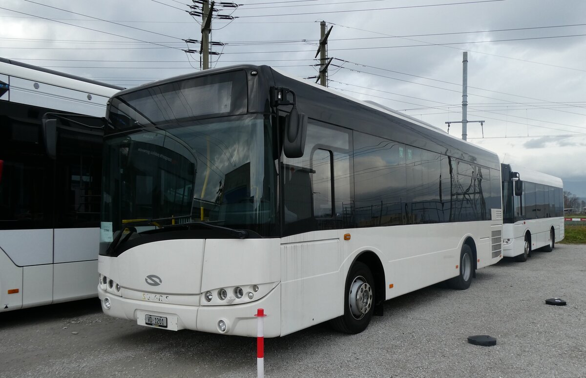 (282'446) - TPC Aigle - VD 1201 - Solaris (ex Theytaz, Sion; ex HLB Hofstein/D Nr. 701; ex SiMobil, I-Kastelruth Nr. 1251; ex SAD Bozen/I Nr. 1251) am 15. November 2025 in Kerzers, Murtenstrasse