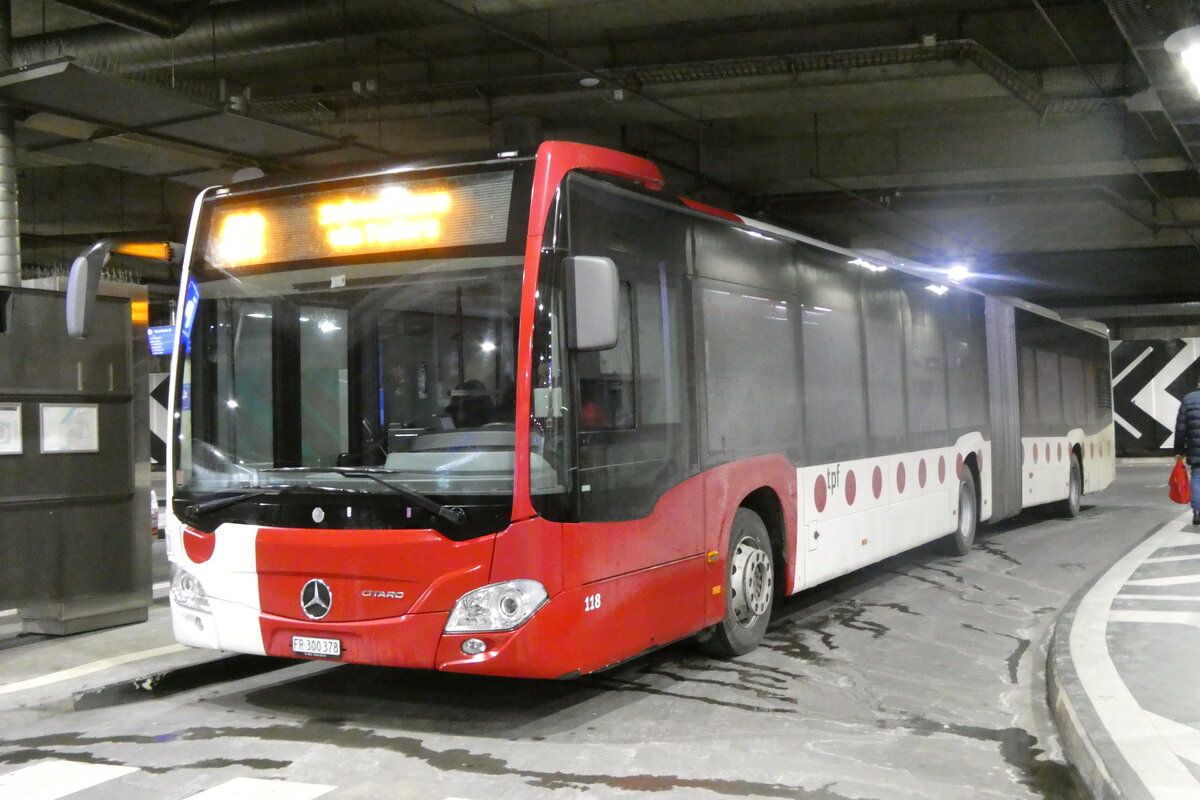 (282'506) - TPF Fribourg - Nr. 118/FR 300'378 - Mercedes am 22. November 2025 in Fribourg, Busbahnhof