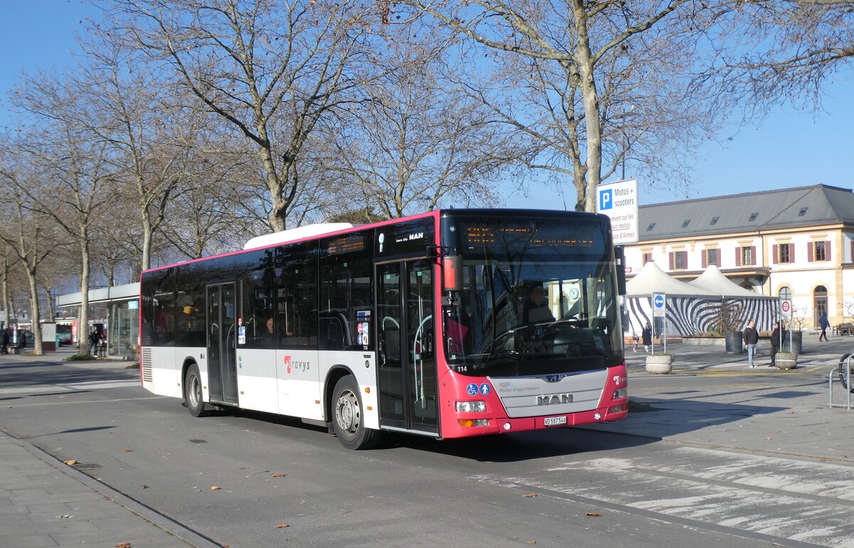(282'532) - TRAVYS Yverdon - Nr. 114/VD 587'546 - MAN am 22. November 2025 beim Bahnhof Yverdon