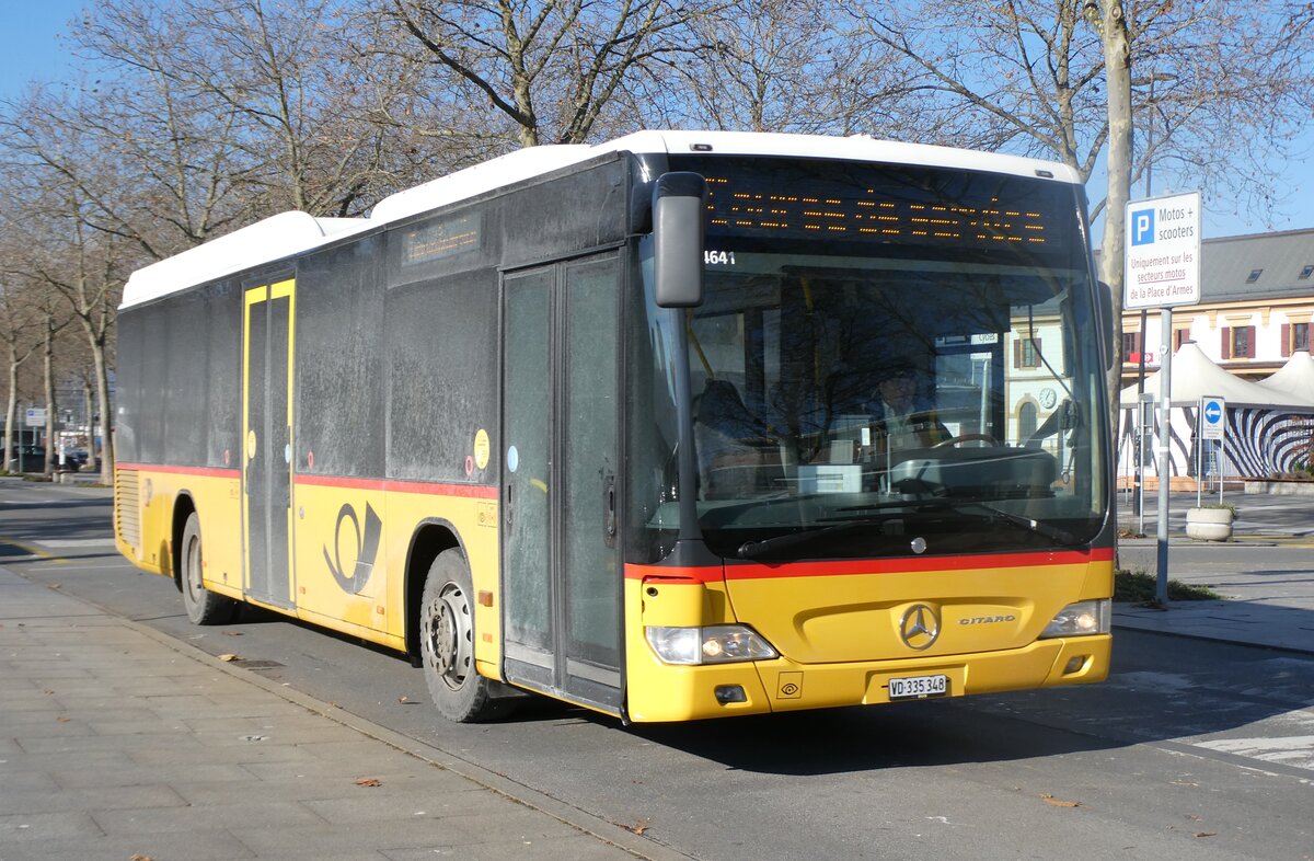 (282'534) - CarPostal Ouest - VD 335'348/PID 4641 - Mercedes am 22. November 2025 beim Bahnhof Yverdon