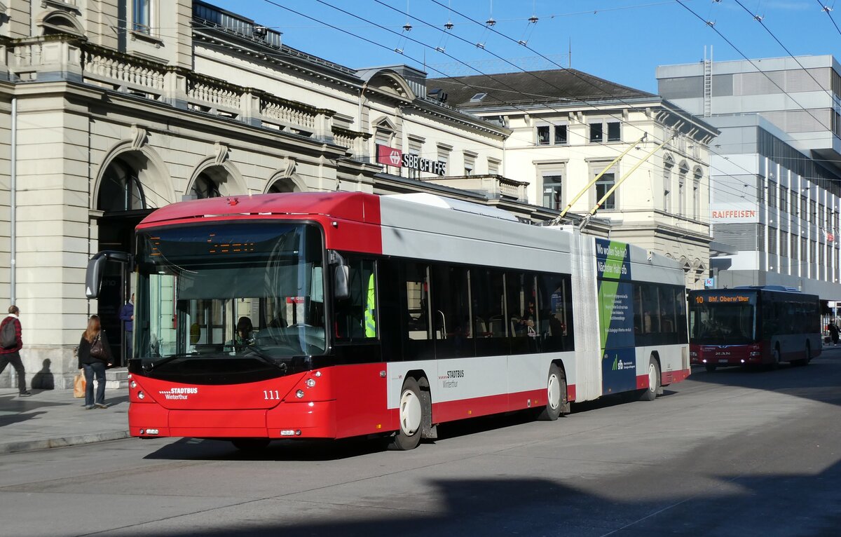 (282'665) - SW Winterthur - Nr. 111 - Hess/Hess Gelenktrolleybus am 29. November 2025 beim Hauptbahnhof Winterthur
