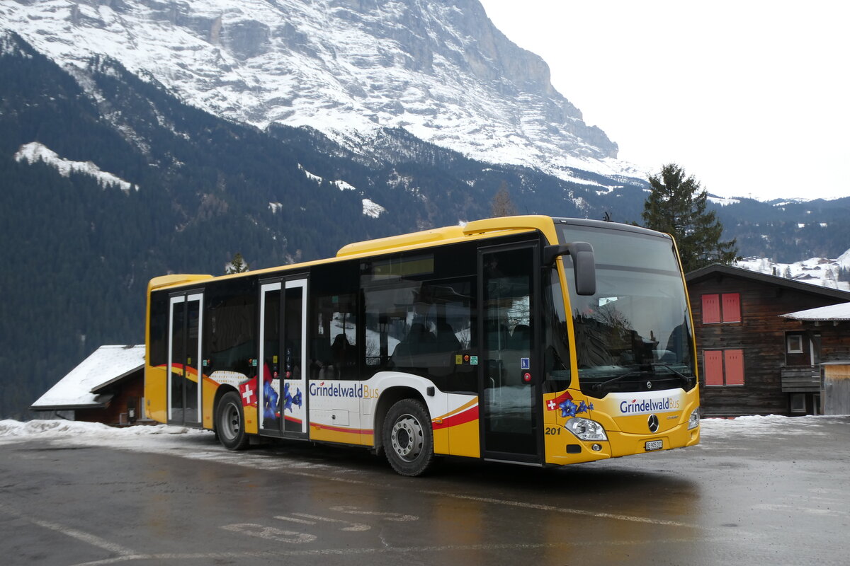 (283'662) - GrindelwaldBus, Grindelwald - Nr. 201/BE 905'201 - Mercedes am 2. Januar 2026 beim Bahnhof Grindelwald