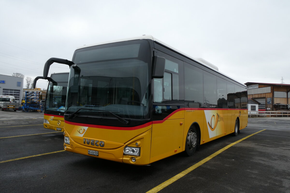 (284'524) - CarPostal Ouest - VD 450'928/PID 10'186 - Iveco (ex Faucherre, Moudon Nr. 311) am 31. Januar 2026 in Kerzers, Interbus