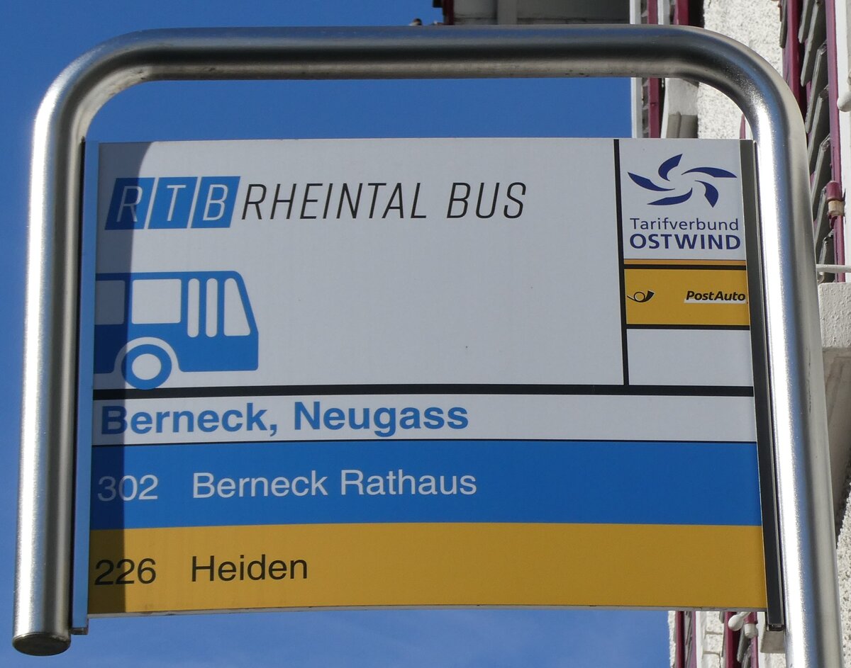 (285'085) - RTB/PostAuto-Haltestellenschild - Berneck, Neugass - am 26. Februar 2026