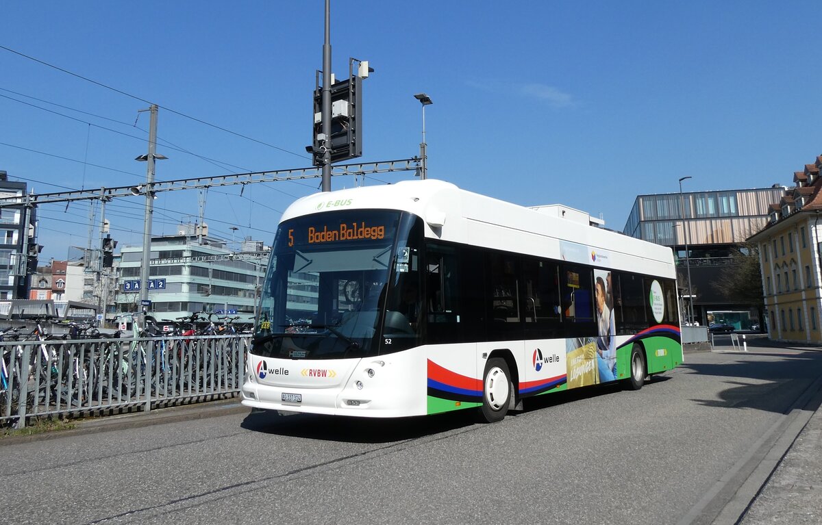 (285'523) - RVBW Wettingen - Nr. 52/AG 337'314 - eHess am 19. M�rz 2026 beim Bahnhof Baden