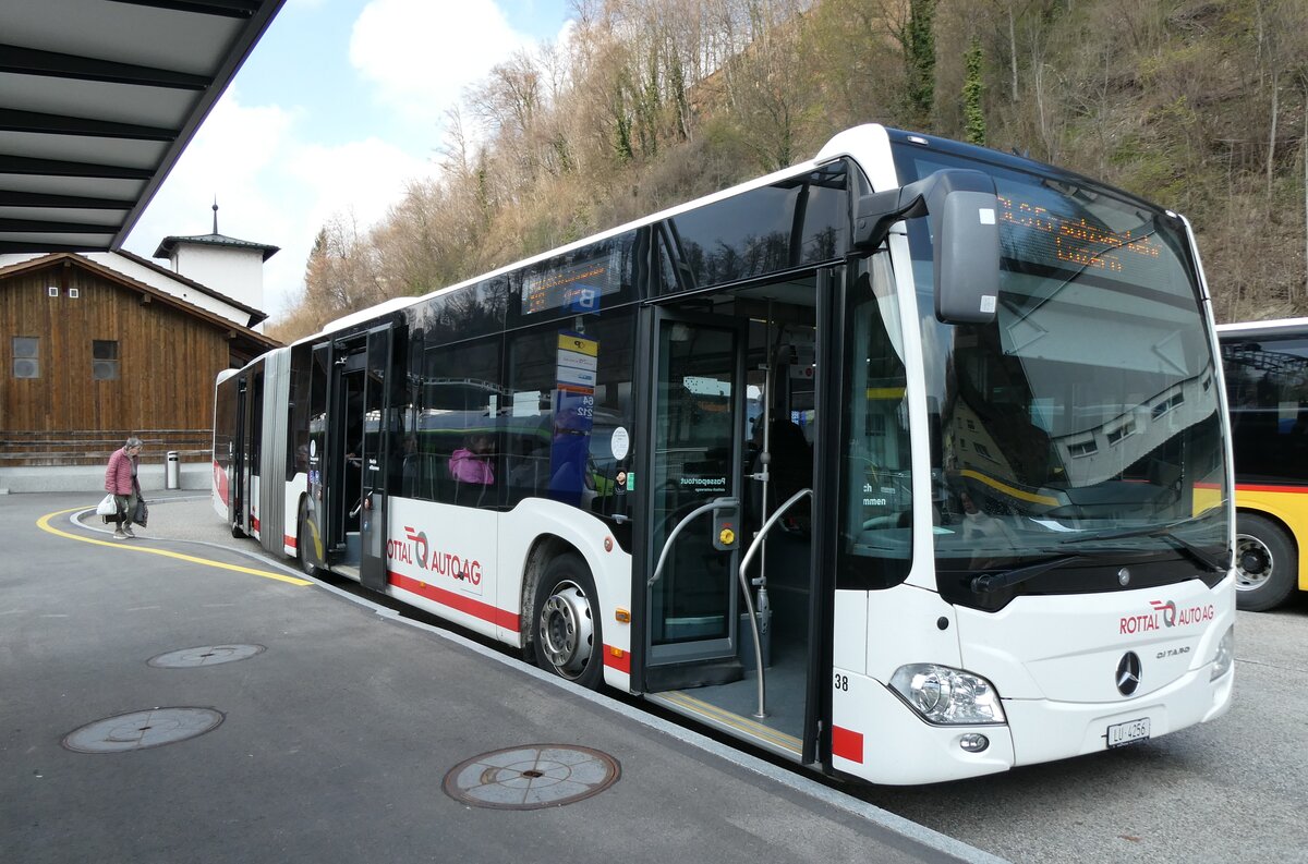 (285'689) - ARAG Ruswil - Nr. 38/LU 4256 - Mercedes am 23. M�rz 2026 beim Bahnhof Wolhusen