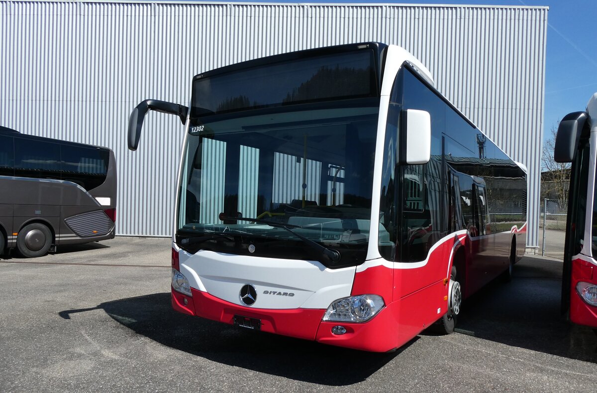 (285'995) - CarPostal Ouest - PID 12'302 - Mercedes (ex Wiener Linien, A-Wien Nr. 8120) am 6. April 2026 in Winterthur, Daimler Buses