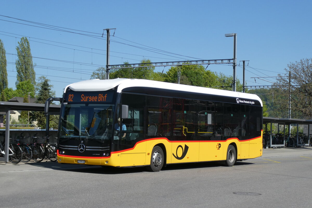 (286'258) - H�fliger, Sursee - Nr. 42/LU 195'102/PID 12'026 - eMercedes (ex vermietet an PostAuto Zentralschweiz) am 21. April 2026 beim Bahnhof Dagmersellen