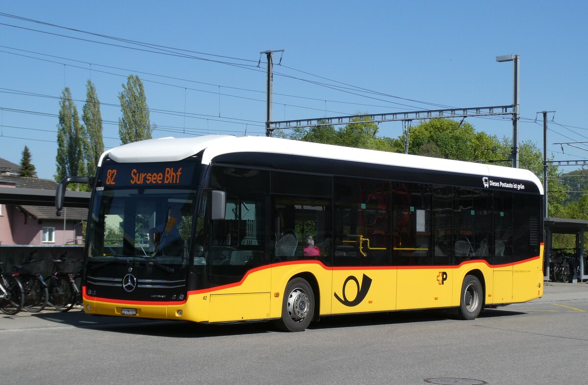 (286'259) - H�fliger, Sursee - Nr. 42/LU 195'102/PID 12'026 - eMercedes (ex vermietet an PostAuto Zentralschweiz) am 21. April 2026 beim Bahnhof Dagmersellen