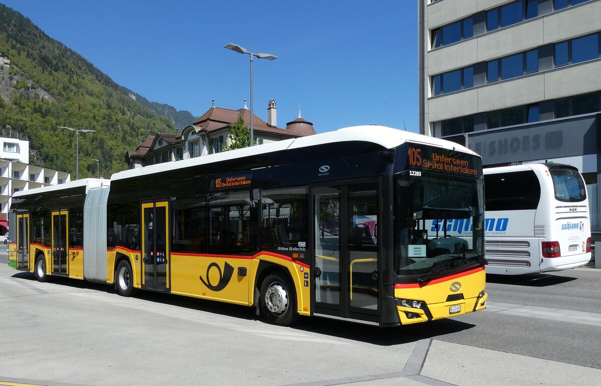 (286'348) - PostAuto Bern - BE 431'659/PID 12'283 - eSolaris am 24. April 2026 beim Bahnhof Interlaken West