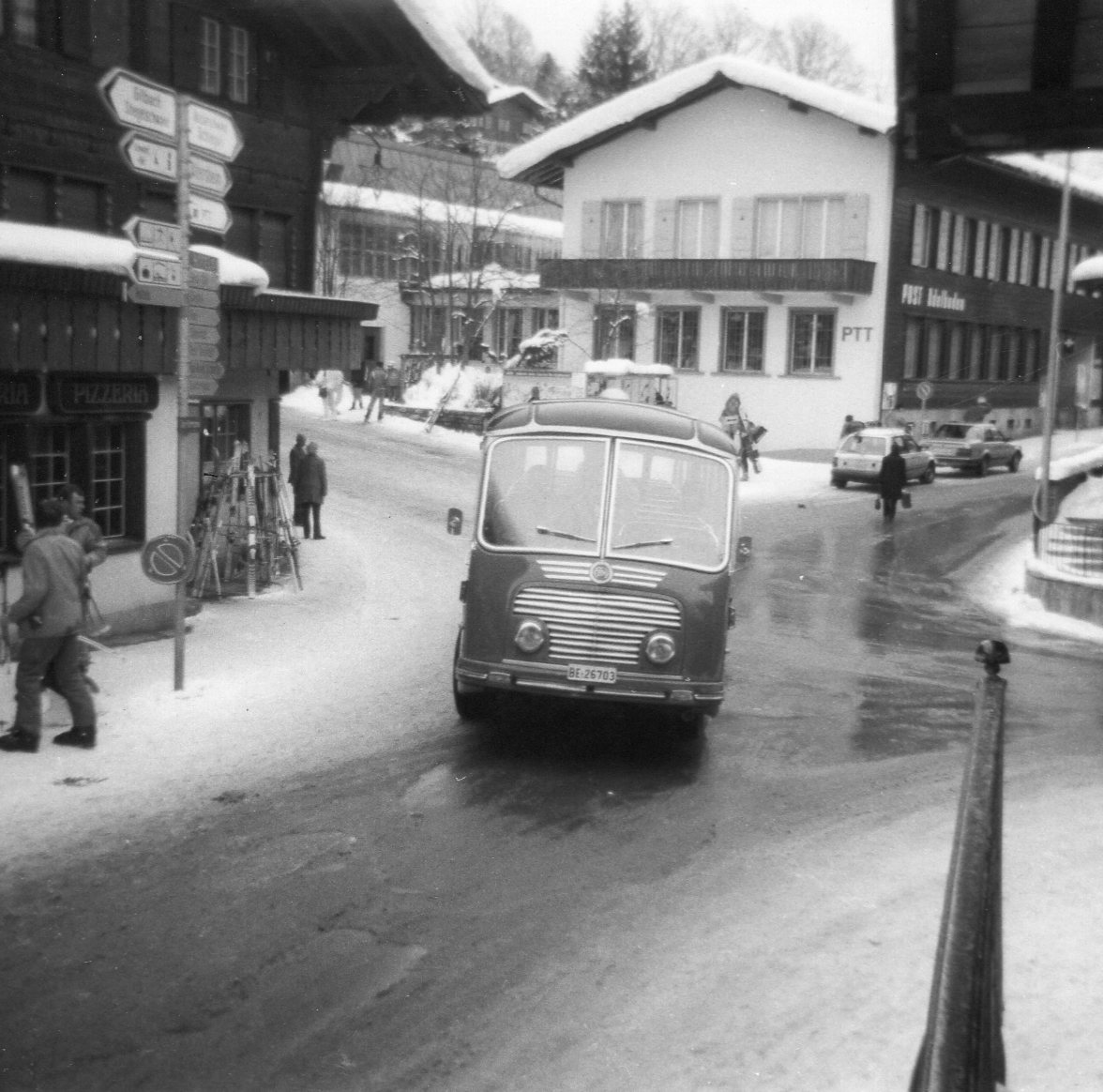 (8-05) - Aus dem Archiv: AFA Adelboden - Nr. 3/BE 26'703 - FBW/Gangloff im M�rz 1988 in Adelboden, Dorfstrasse
