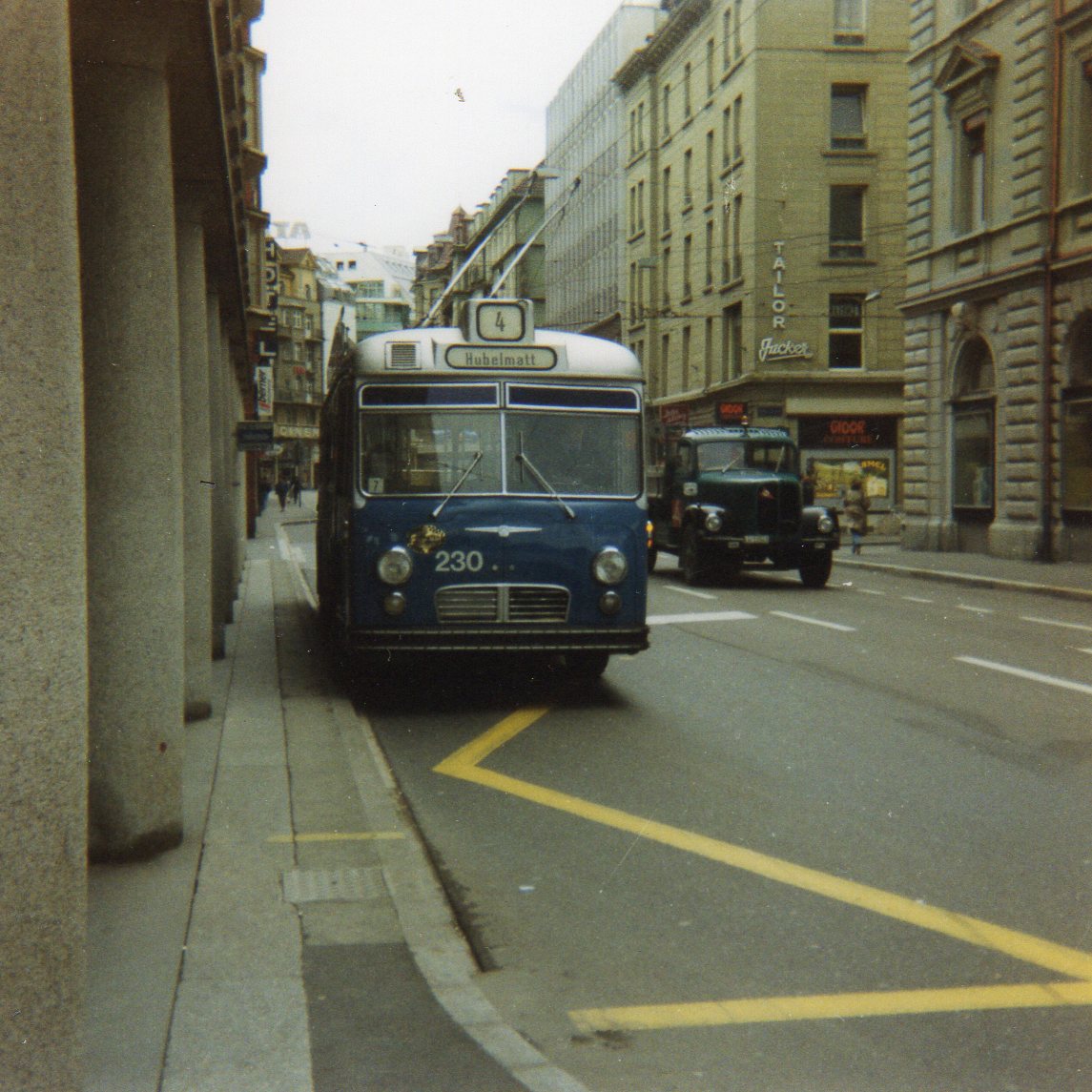 (9-23) - Aus dem Archiv: VBL Luzern - Nr. 230 - Saurer/Schindler Trolleybus im M�rz 1988 in Luzern, Luzernerhof