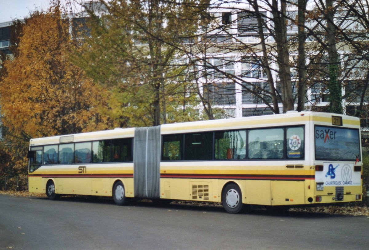 (AE 27) - Aus dem Archiv: STI Thun - Nr. 67/BE 372'767 - Mercedes am 10. November 2003 bei der Schiffl�ndte Thun