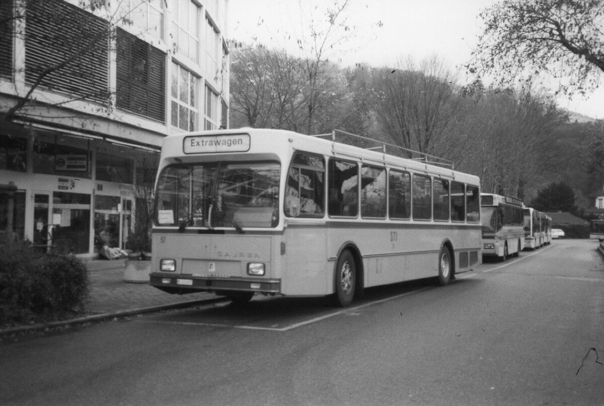 (AG 18) - Aus dem Archiv: STI Thun - Nr. 57/BE 413'457 - Saurer/R&J am 9. Dezember 2005 bei der Schiffl�ndte Thun