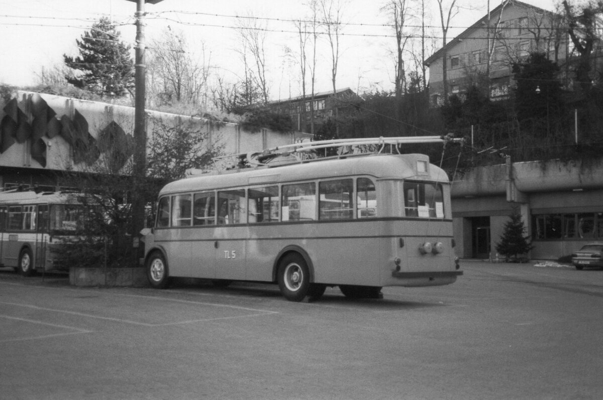 (AG 20) - Aus dem Archiv: TL Lausanne - Nr. 5 - FBW/Eggli Trolleybus (ex Nr. 505; ex Nr. 5) am 13. Dezember 2005 in Lausanne, D�p�t Borde
