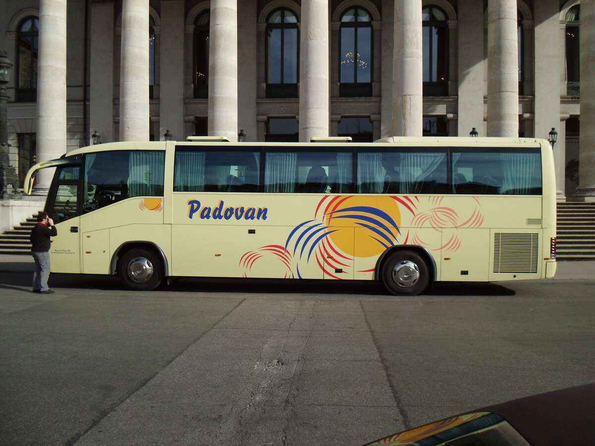 Aus Italien: Padovan, Mareno di Piave - Scania Century am 11. M�rz 2014 in M�nchen (Aufnahme: Martin Beyer)